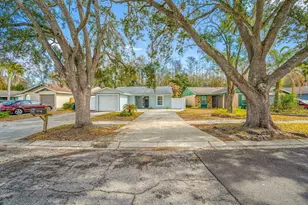 12413 Hidden Brook Dr, Tampa, FL 33624 - Photo 9