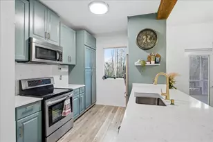 18101 Paradise Point Dr W, Tampa, FL 33647 - Photo 7