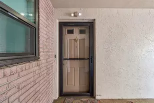 8199 Terrace Garden Dr N, Saint Petersburg, FL 33709 - Photo 5