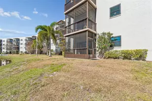 8199 Terrace Garden Dr N, Saint Petersburg, FL 33709 - Photo 39