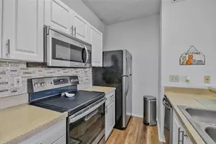 4115 Chatham Oak Ct, Tampa, FL 33624 - Photo 5