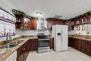 6807 Dickinson Ct, Tampa, FL 33634 - Photo 7