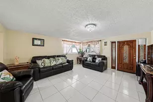 6807 Dickinson Ct, Tampa, FL 33634 - Photo 3