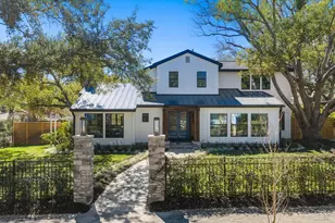 800 17th Ave N, Saint Petersburg, FL 33704 - Photo 1