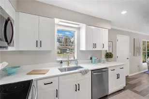 12526 Lacey Dr, New Port Richey, FL 34654 - Photo 5