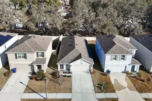 37501 Sharks Eye Ln, Zephyrhills, FL 33541 - Photo 3