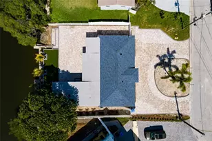 9046 Treasure Ln NE, Saint Petersburg, FL 33702 - Photo 19