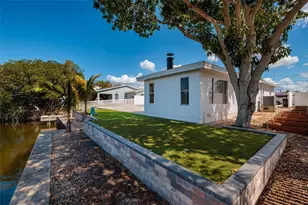 9046 Treasure Ln NE, Saint Petersburg, FL 33702 - Photo 5