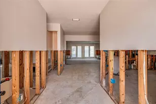 9046 Treasure Ln NE, Saint Petersburg, FL 33702 - Photo 7