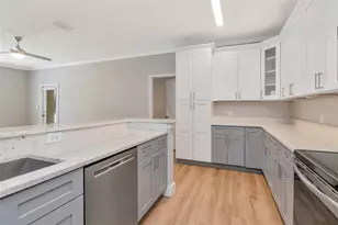 9916 Courtney Palms Blvd, Tampa, FL 33619 - Photo 11