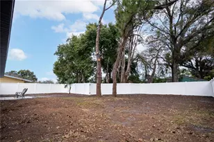 11071 Navajo Dr, Saint Petersburg, FL 33708 - Photo 29