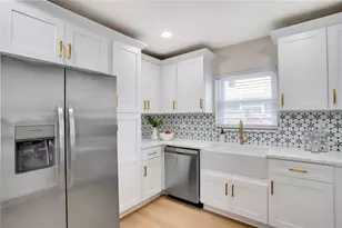 11071 Navajo Dr, Saint Petersburg, FL 33708 - Photo 13