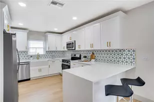 11071 Navajo Dr, Saint Petersburg, FL 33708 - Photo 9