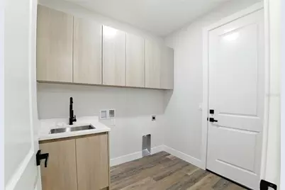 2714 W 1/2 Tampa Bay Boulevard, Tampa, FL 33607 - Photo 17