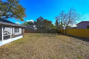 13926 Cherry Dale Ln, Tampa, FL 33618 - Photo 7