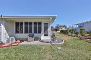 37041 Neukom Ave, Zephyrhills, FL 33541 - Photo 31