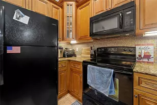 701 Mirror Lake Dr N, Saint Petersburg, FL 33701 - Photo 9