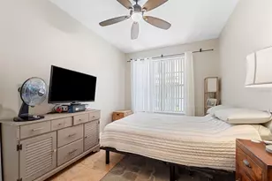 701 Mirror Lake Dr N, Saint Petersburg, FL 33701 - Photo 11