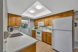 1011 Meadowcrest Dr, Valrico, FL 33594 - Photo 7