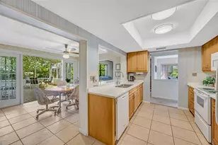 1011 Meadowcrest Dr, Valrico, FL 33594 - Photo 5