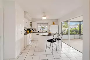 13840 94th Ave, Seminole, FL 33776 - Photo 9