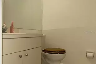 15206 W Pond Woods Dr, Tampa, FL 33618 - Photo 7