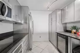 7300 Sun Island Dr S, South Pasadena, FL 33707 - Photo 11