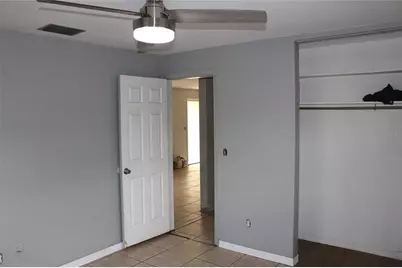 8120 7th Street N, Saint Petersburg, FL 33702 - Photo 9