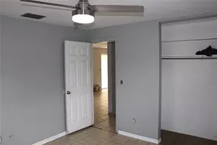 8120 7th St N, Saint Petersburg, FL 33702 - Photo 9