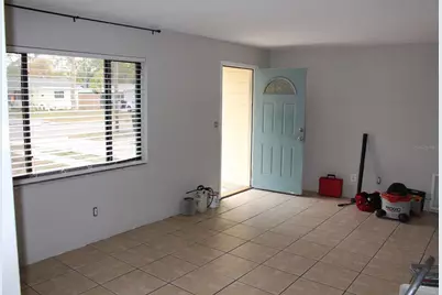 8120 7th Street N, Saint Petersburg, FL 33702 - Photo 5