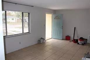 8120 7th St N, Saint Petersburg, FL 33702 - Photo 5