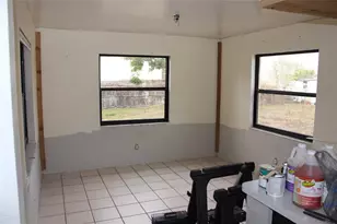 8120 7th St N, Saint Petersburg, FL 33702 - Photo 7