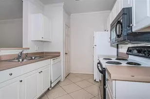 4305 Bayside Village Dr, Tampa, FL 33615 - Photo 9