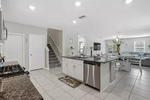 5431 Amaryllis Garden St, Ruskin, FL 33570 - Photo 9