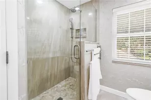 812 Amelia Ct NE, Saint Petersburg, FL 33702 - Photo 11