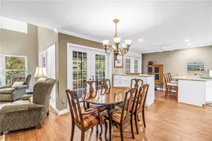812 Amelia Ct NE, Saint Petersburg, FL 33702 - Photo 5