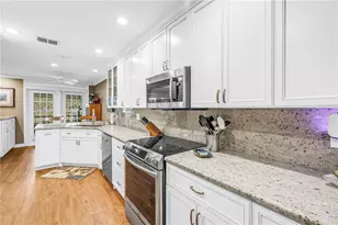 812 Amelia Ct NE, Saint Petersburg, FL 33702 - Photo 13