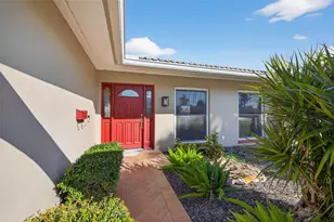 3927 48th Ave S, Saint Petersburg, FL 33711 - Photo 3