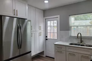 8244 125th St, Seminole, FL 33772 - Photo 9