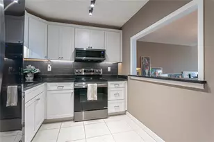 7600 Sun Island Dr S, South Pasadena, FL 33707 - Photo 9