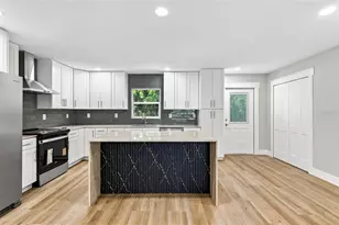 902 N 32nd St, Saint Petersburg, FL 33713 - Photo 9
