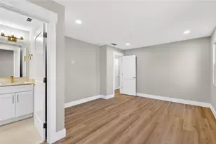 902 N 32nd St, Saint Petersburg, FL 33713 - Photo 19