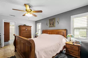 1917 E View Dr, Sun City Center, FL 33573 - Photo 33