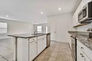 6785 Branham Mill Ct, Zephyrhills, FL 33542 - Photo 5