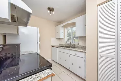 3206 W Azeele Street #215, Tampa, FL 33609 - Photo 9