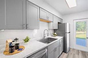 1301 Foxwood Dr, Lutz, FL 33549 - Photo 13