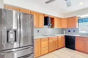 11020 Peppertree Ln, Port Richey, FL 34668 - Photo 9