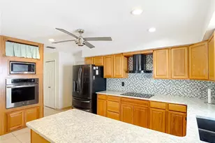 11020 Peppertree Ln, Port Richey, FL 34668 - Photo 15