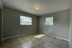 673 59th St S, Saint Petersburg, FL 33707 - Photo 17