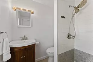 916 2nd St N, Saint Petersburg, FL 33701 - Photo 17